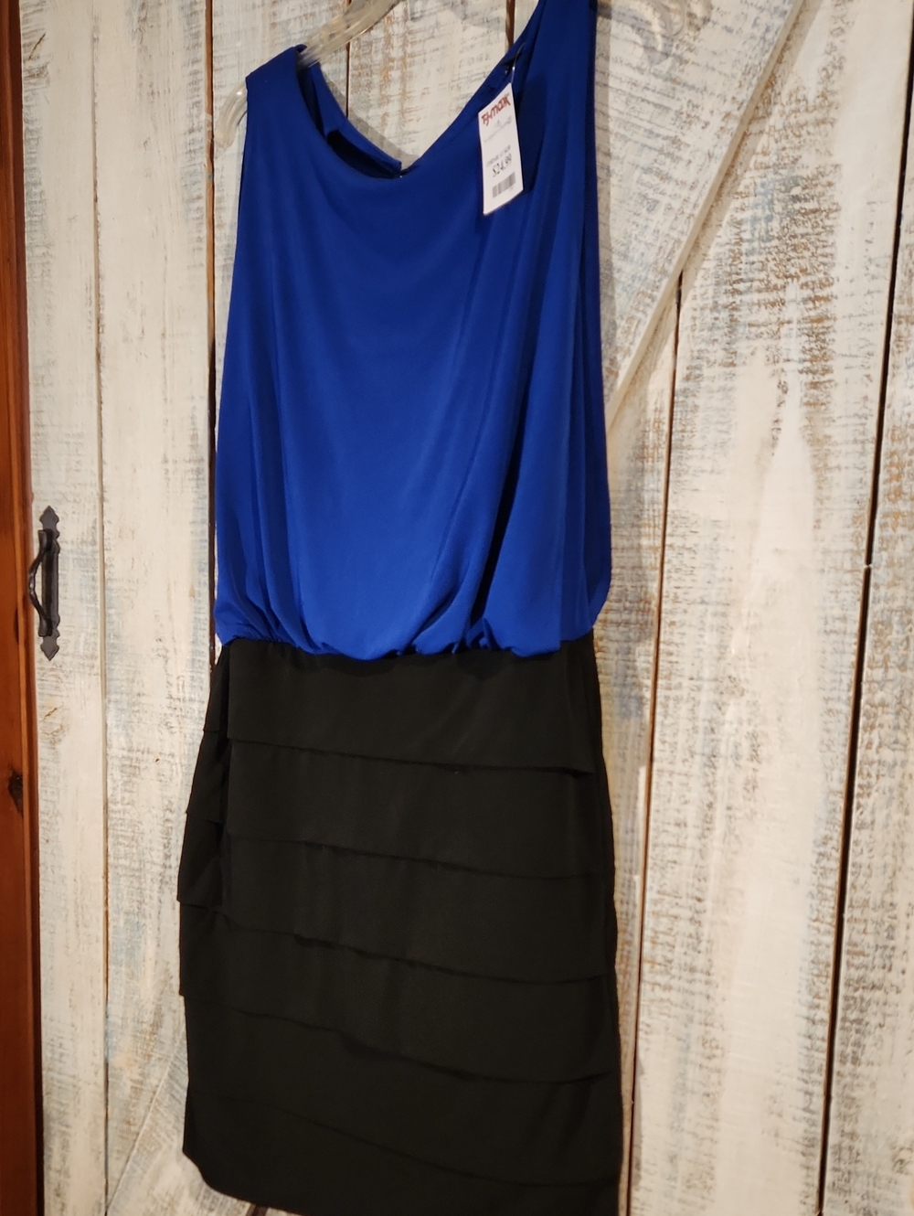 *NWT* VALERIE BERTINELLI 8 sleeveless Colorblock Dress With Cutout Back